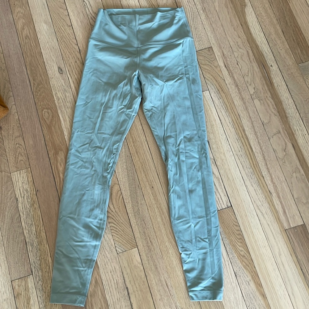 Lululemon 3/4 align pant in mint green size 6